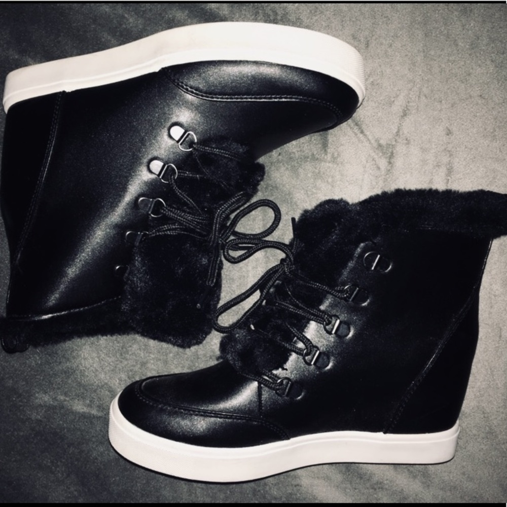 Sz. 8.5 Brash Sneaker wedges